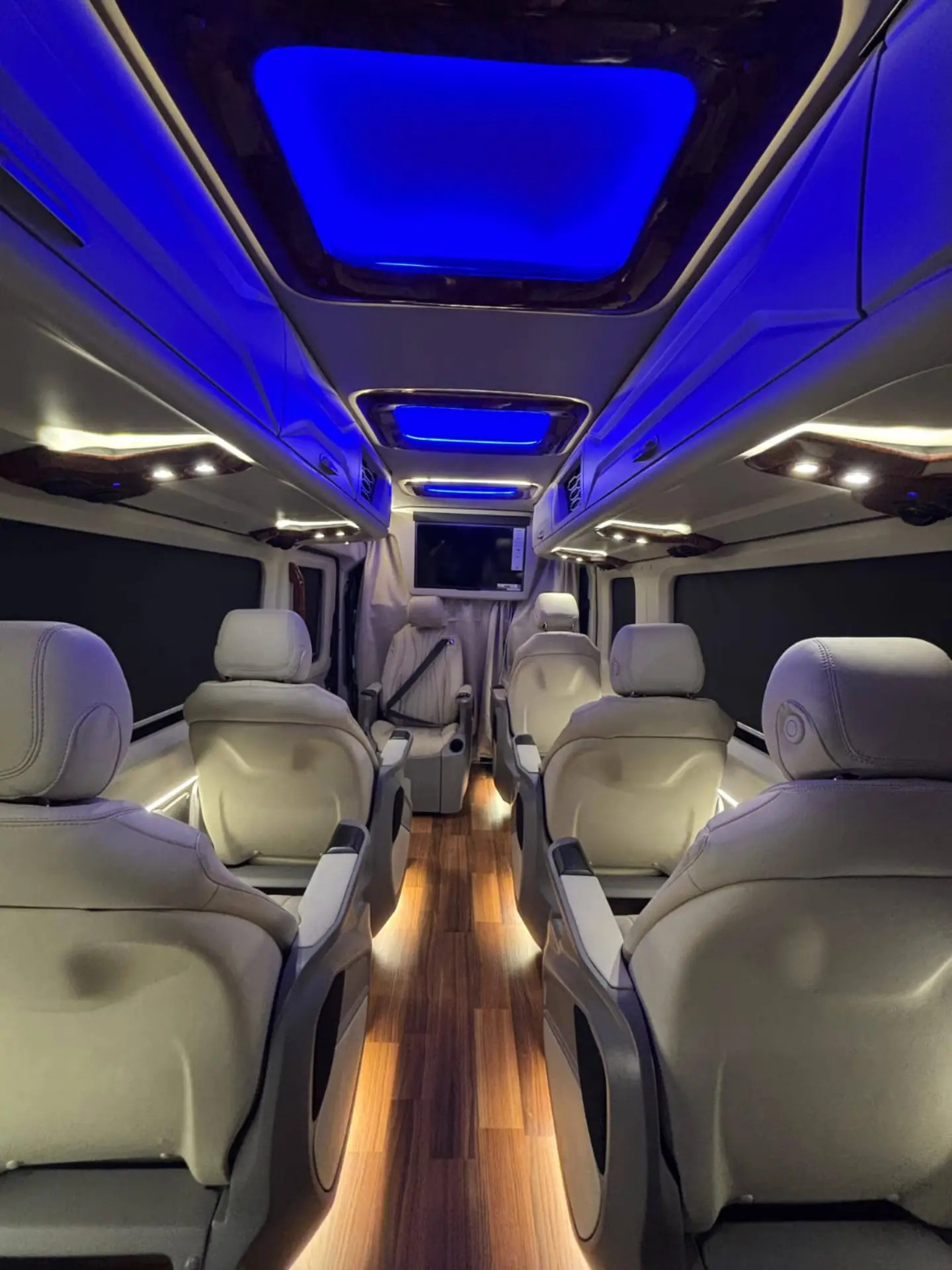 Choice Holidays Urbania 9 Seater Maharaja