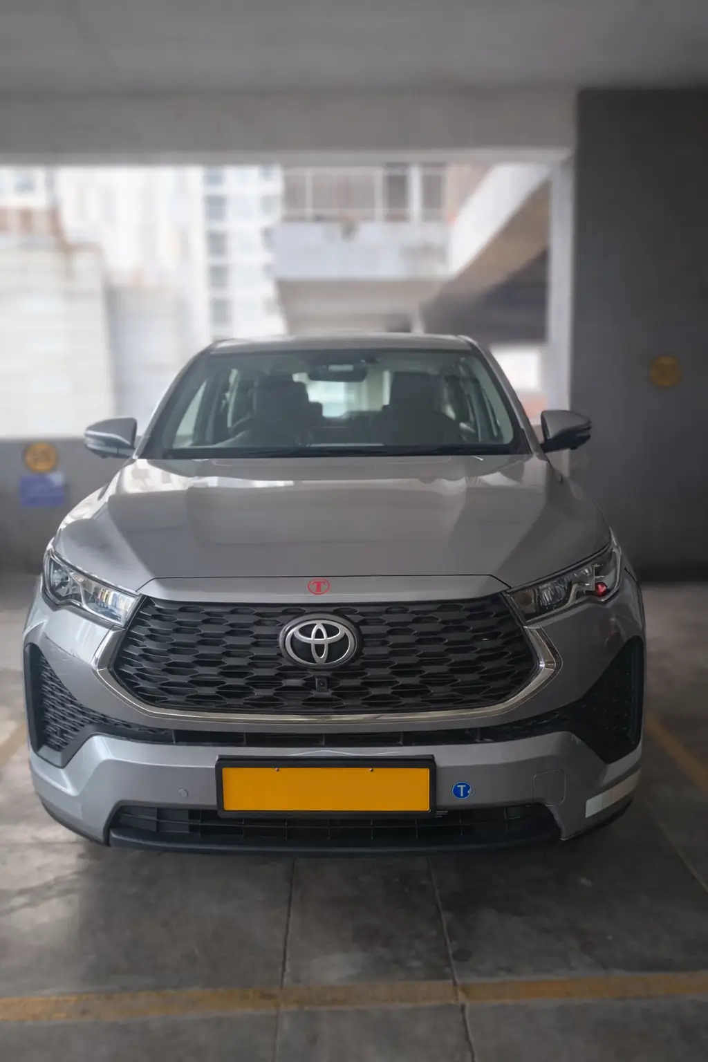 Toyota Innova Hycross luxury car rental in Mumbai